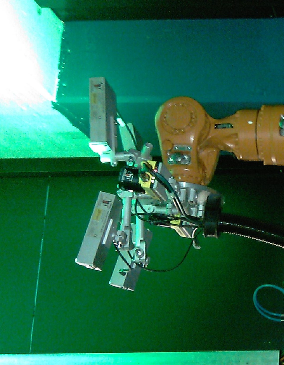 Industrieroboter mit Kamera und Licht